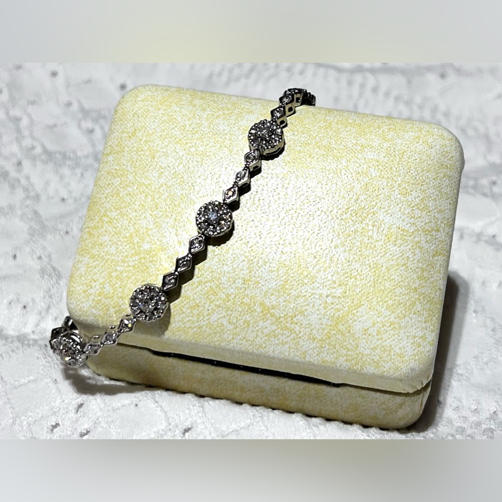 14k White Gold Natural Diamond Bracelet